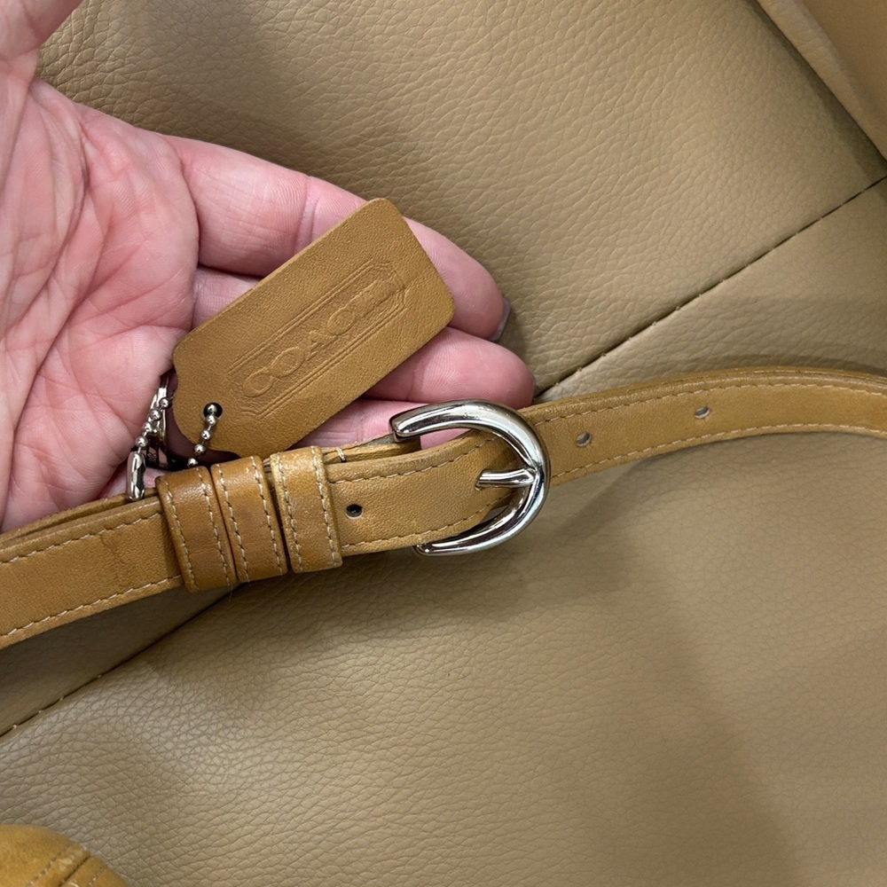 Vintage Coach SoHo  style 4156 Belted bucket bag - Picture 4 of 4